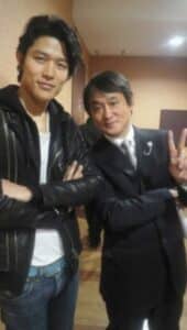 鈴木亮平と塩屋俊の関係